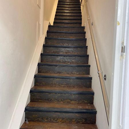 Lovely 1-Bedroom Loft Apartment Above Shop With Free Parking- Long Term Let Available Maldon Exterior photo
